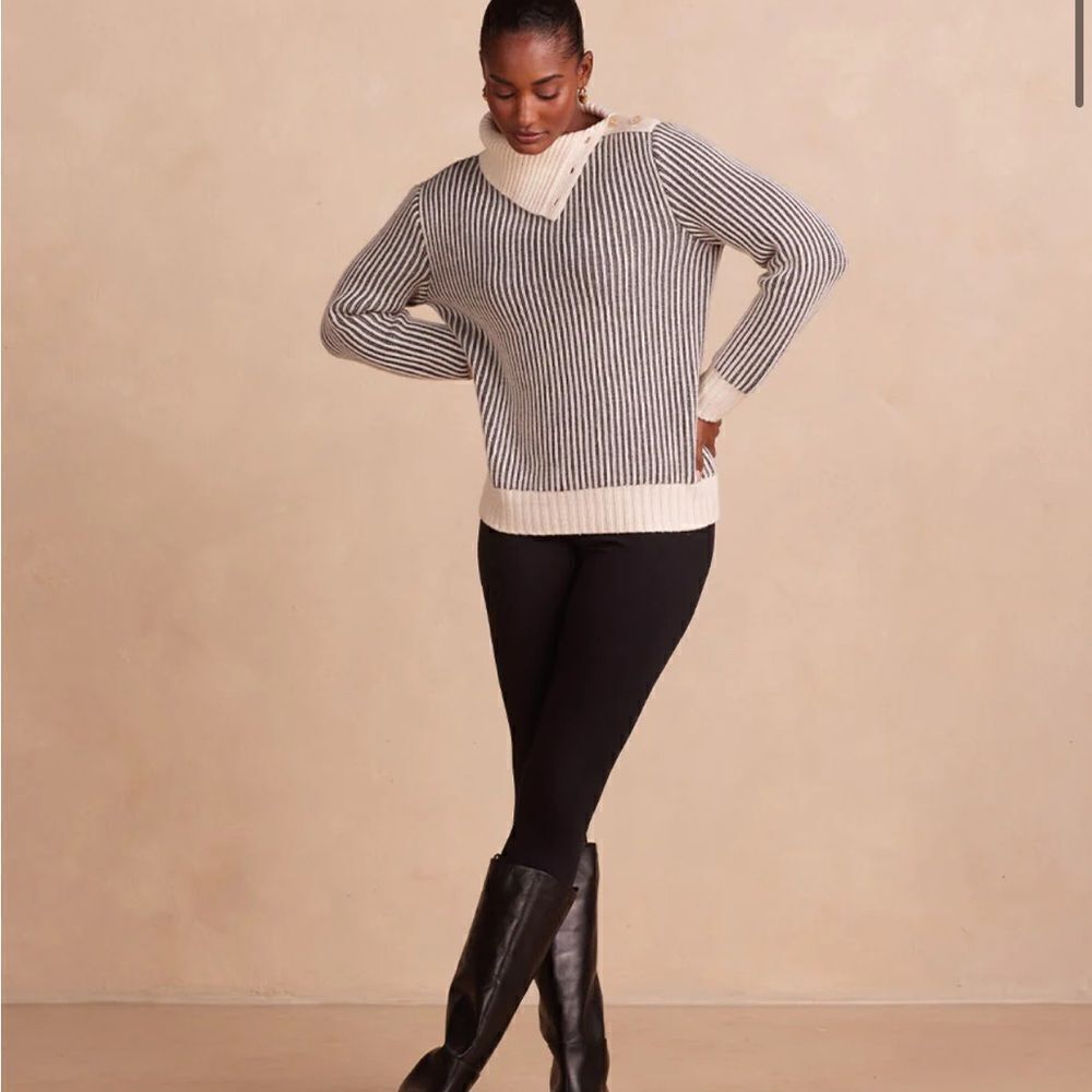 Summersalt The Luxe Cashmere Blend Two-Tone
Button Neck Sweater-CC2